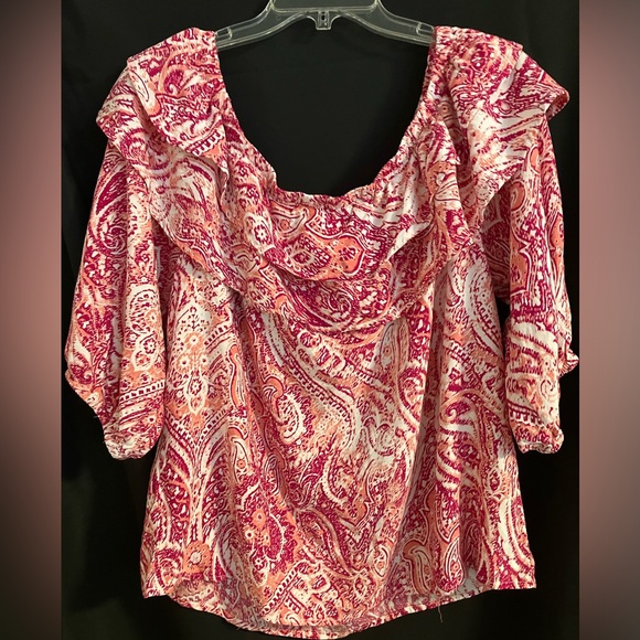 Vince Camuto off or on shoulder front and back ruffled scooped neckline. - Picture 1 of 5